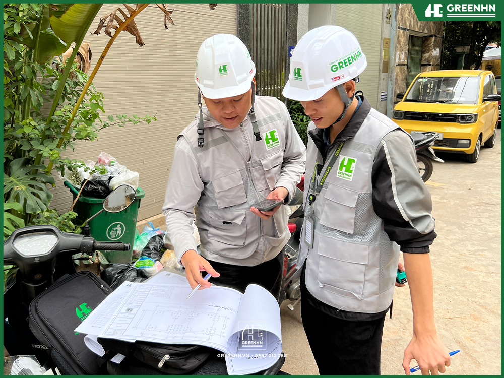 Kỹ sư GreenHN đang bàn bạc phương án