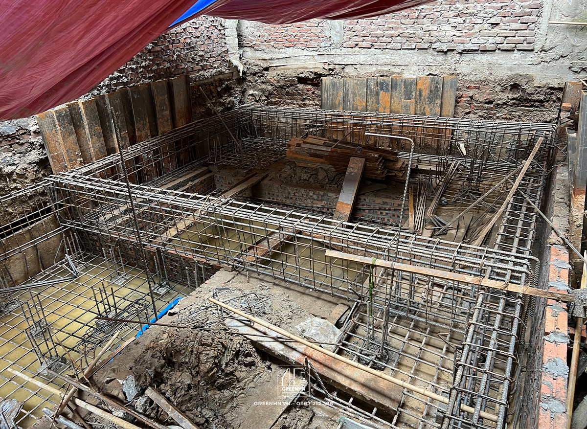 Khung cảnh l&agrave;m th&eacute;p m&oacute;ng