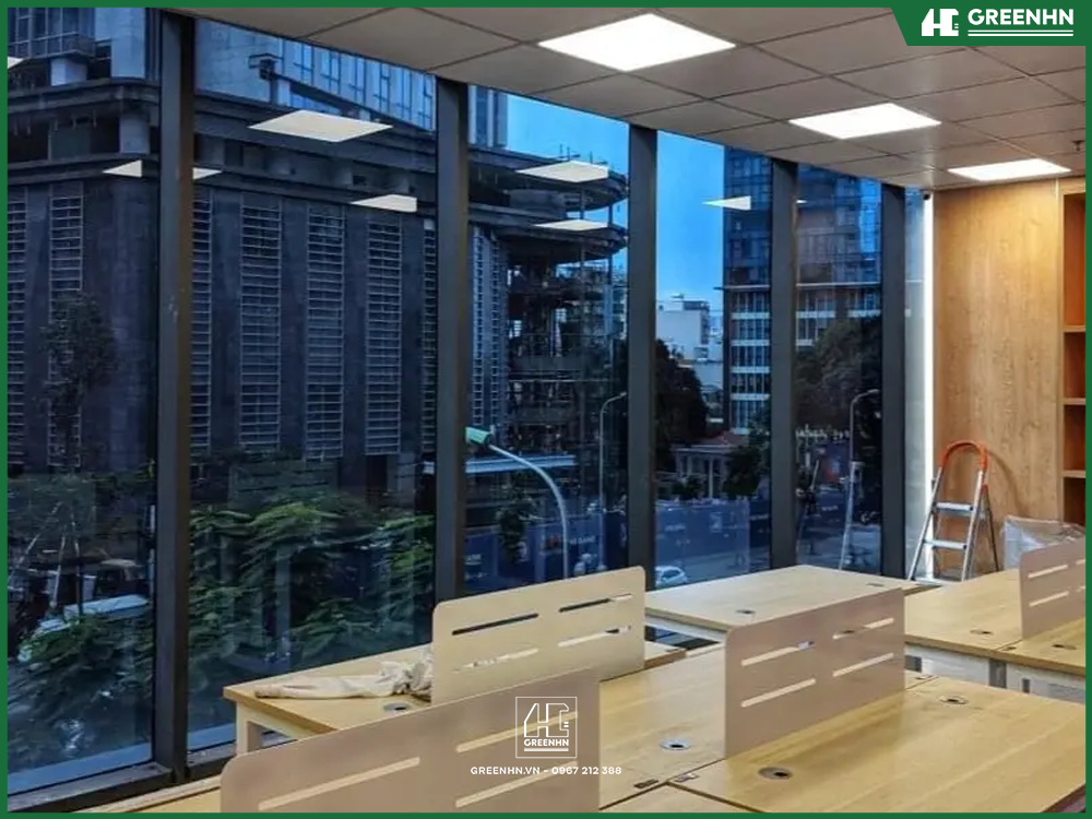 K&iacute;nh điện th&ocirc;ng minh Electrochromic chống n&oacute;ng cho t&ograve;a nh&agrave; dịch vụ