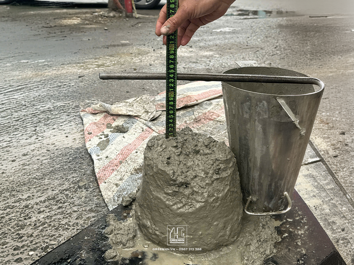 Kiểm so&aacute;t độ sụt b&ecirc; t&ocirc;ng tươi l&agrave; bước bắt buộc để đảm bảo m&aacute;c chịu lực cho m&oacute;ng nh&agrave; phố